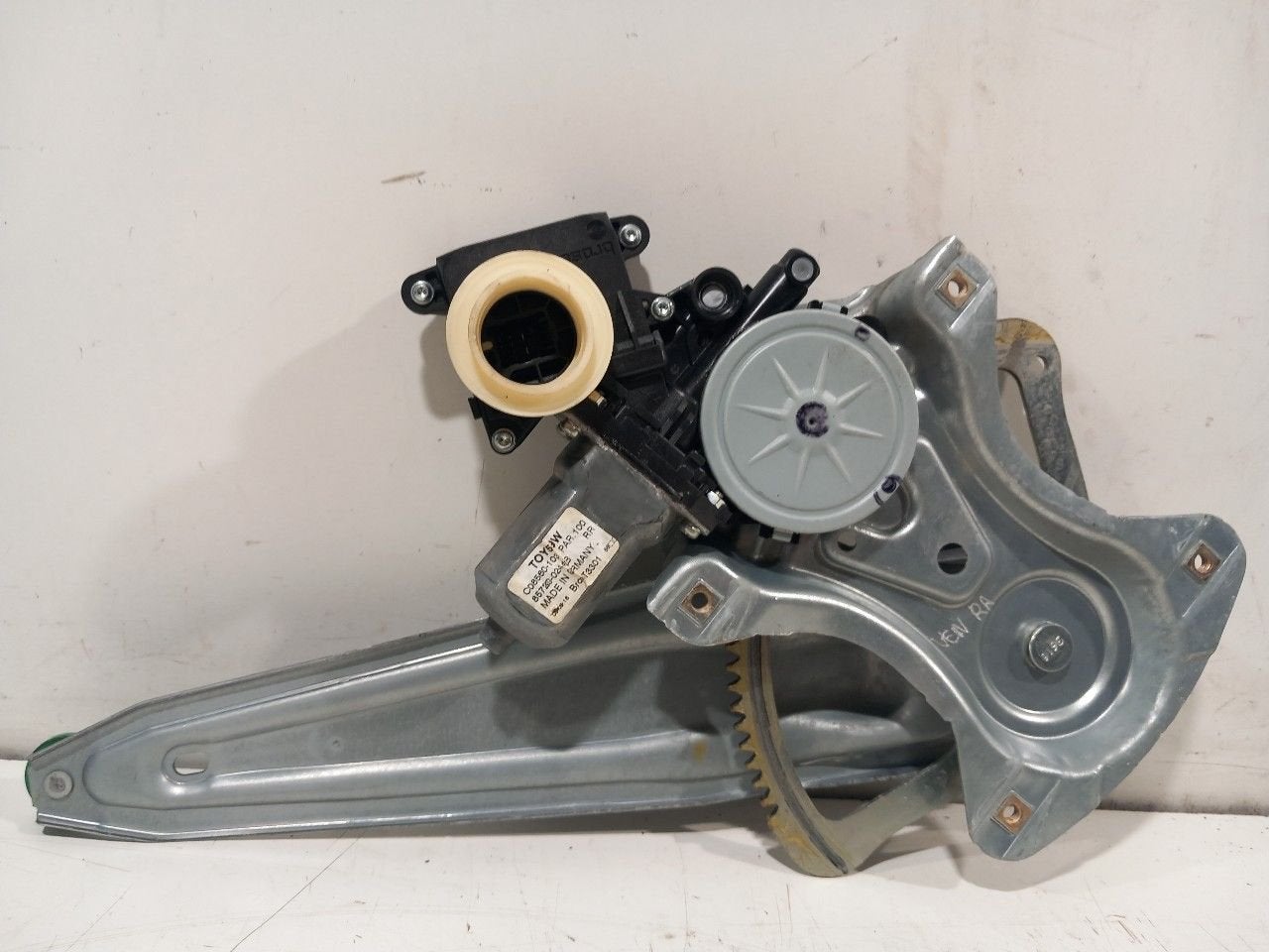 Raammechaniek elektrisch rechts achter Toyota Auris, Onderdelen@venauto.nl, Van der Ven Autorecycling B.V., Ettenseweg 76, 4706 PB Roosendaal, The Netherlands