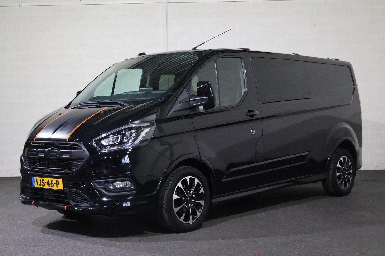 Ford Transit Custom 2.0 TDCI 185pk L2 H1 Sport DC Automaat, Auto's, Bestelwagens en Lichte vracht, Automaat, Zwart, Diesel, 232 g/km