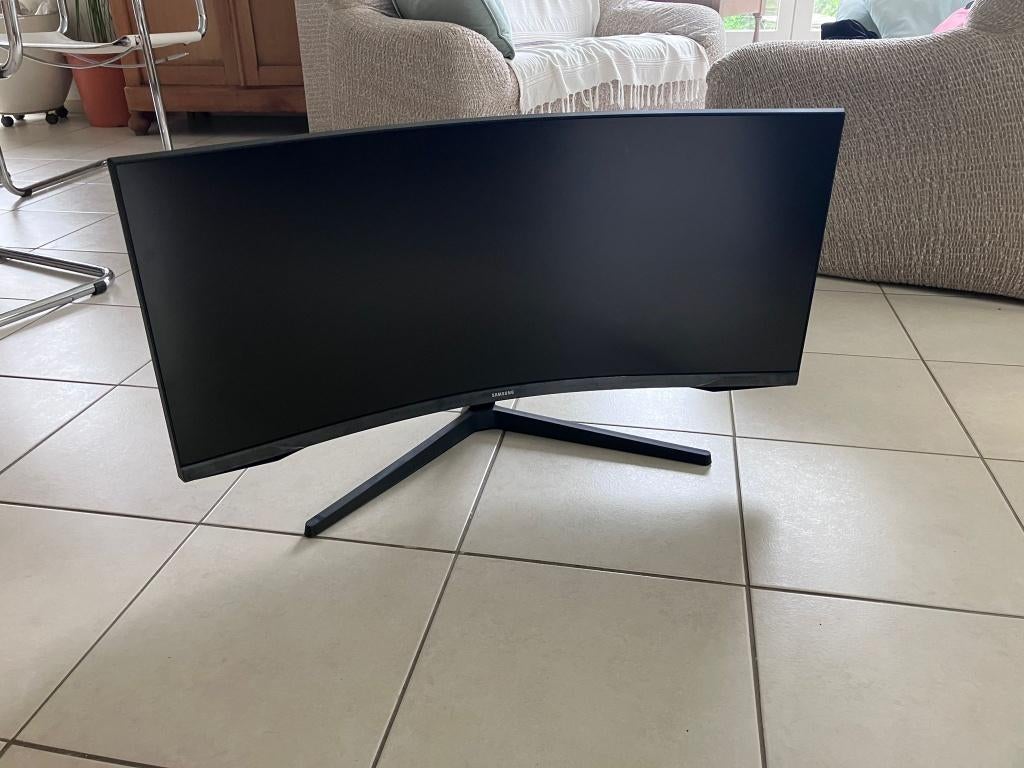 Ecran courbé Samsung Odyssey g5 - 34", Gaming, HDMI, Moins de 1 ms, Comme neuf
