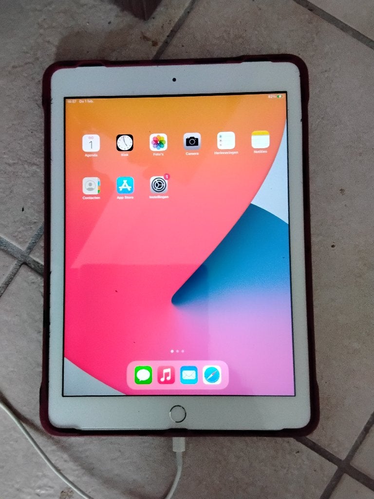 Ipad apple werkend 50 euro, Computers en Software, Apple iPads, Ophalen, Gebruikt, Zilver