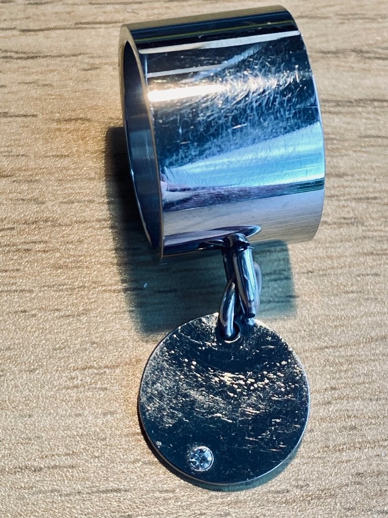 Bague très large avec petit brillant pendant, Bijoux, Sacs & Beauté, Enlèvement ou Envoi, Comme neuf, Autres matériaux, Homme