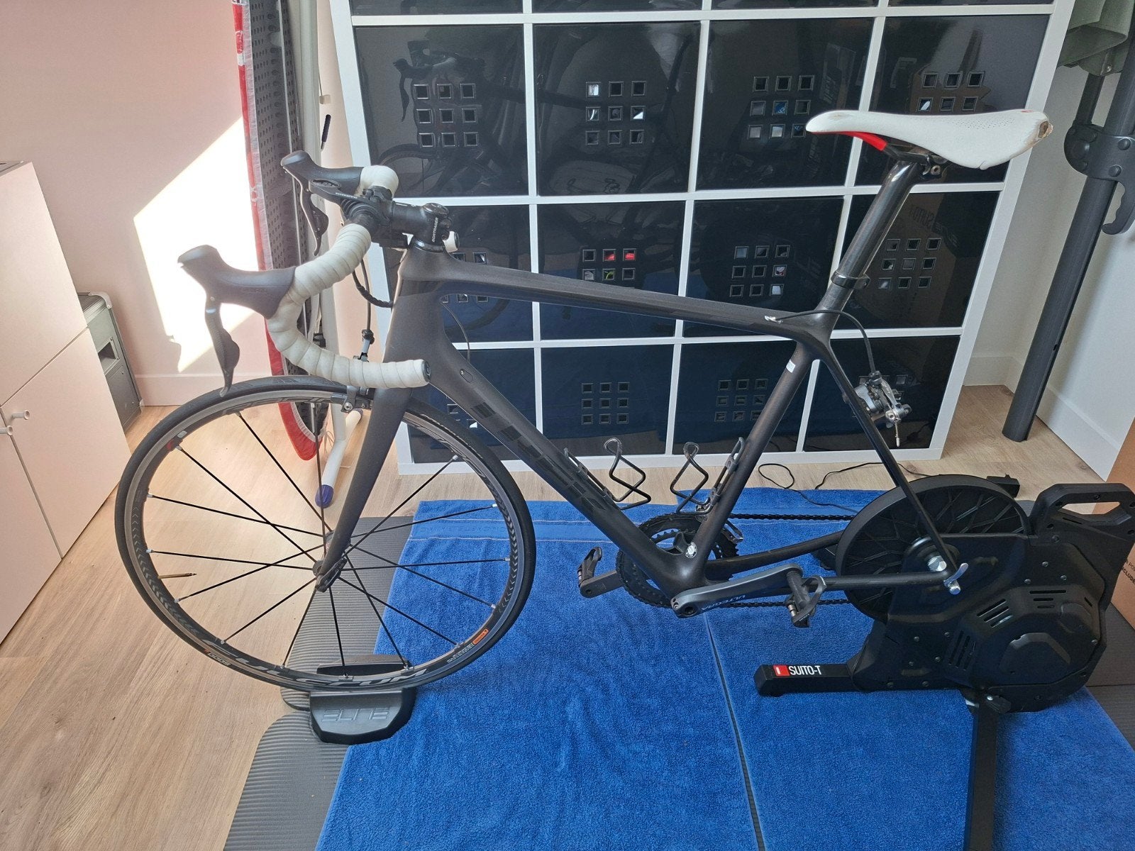 Fietstrainer Elite - suito T  en  racefiets Trek emonda SL 5, Enlèvement ou Envoi