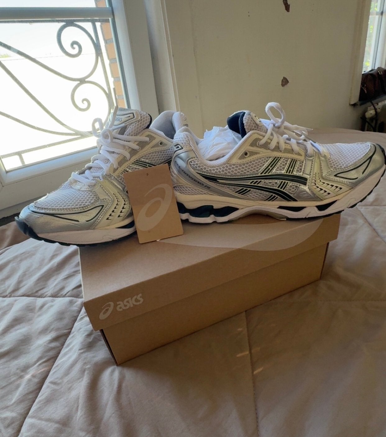 Asics Kayano 14 beige, Kleding | Heren, Schoenen, Verzenden, Wit, Nieuw, Sneakers