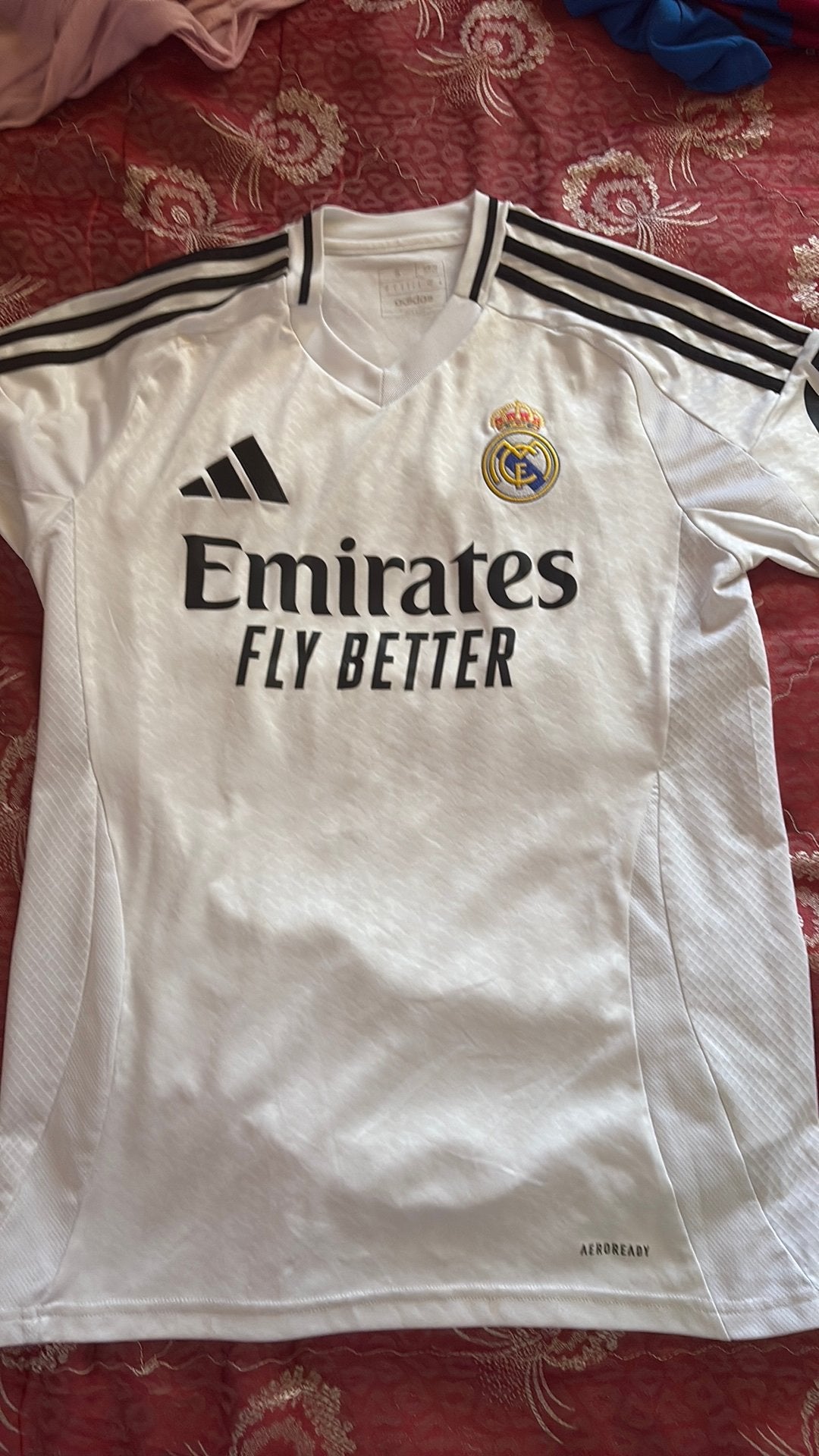 Vareuse real madrid taille S, Sports & Fitness, Football, Taille S, Envoi, Comme neuf, Autres types