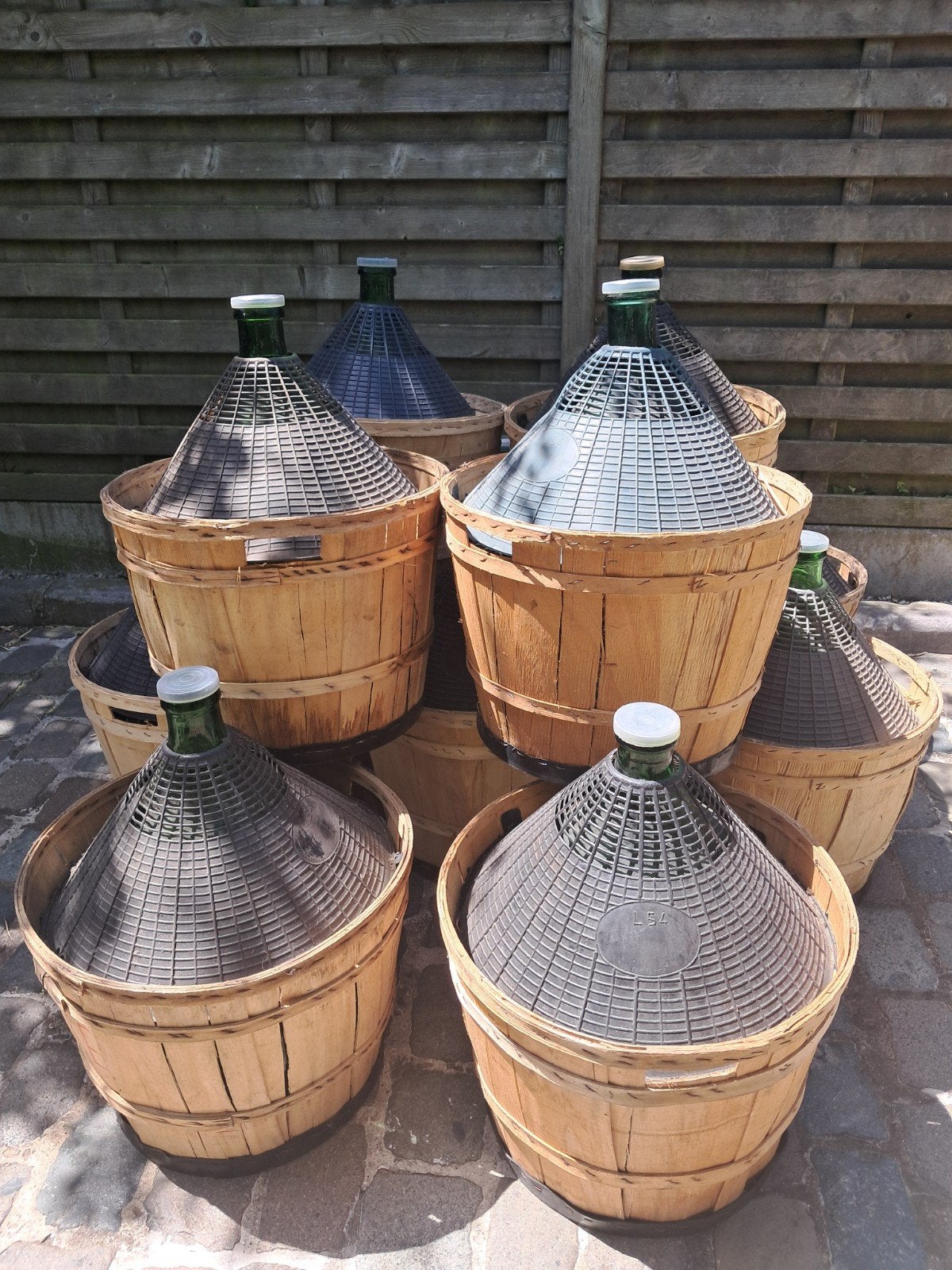 Bouteilles de levure Dame Jeanne dans un panier ! ! !, Enlèvement