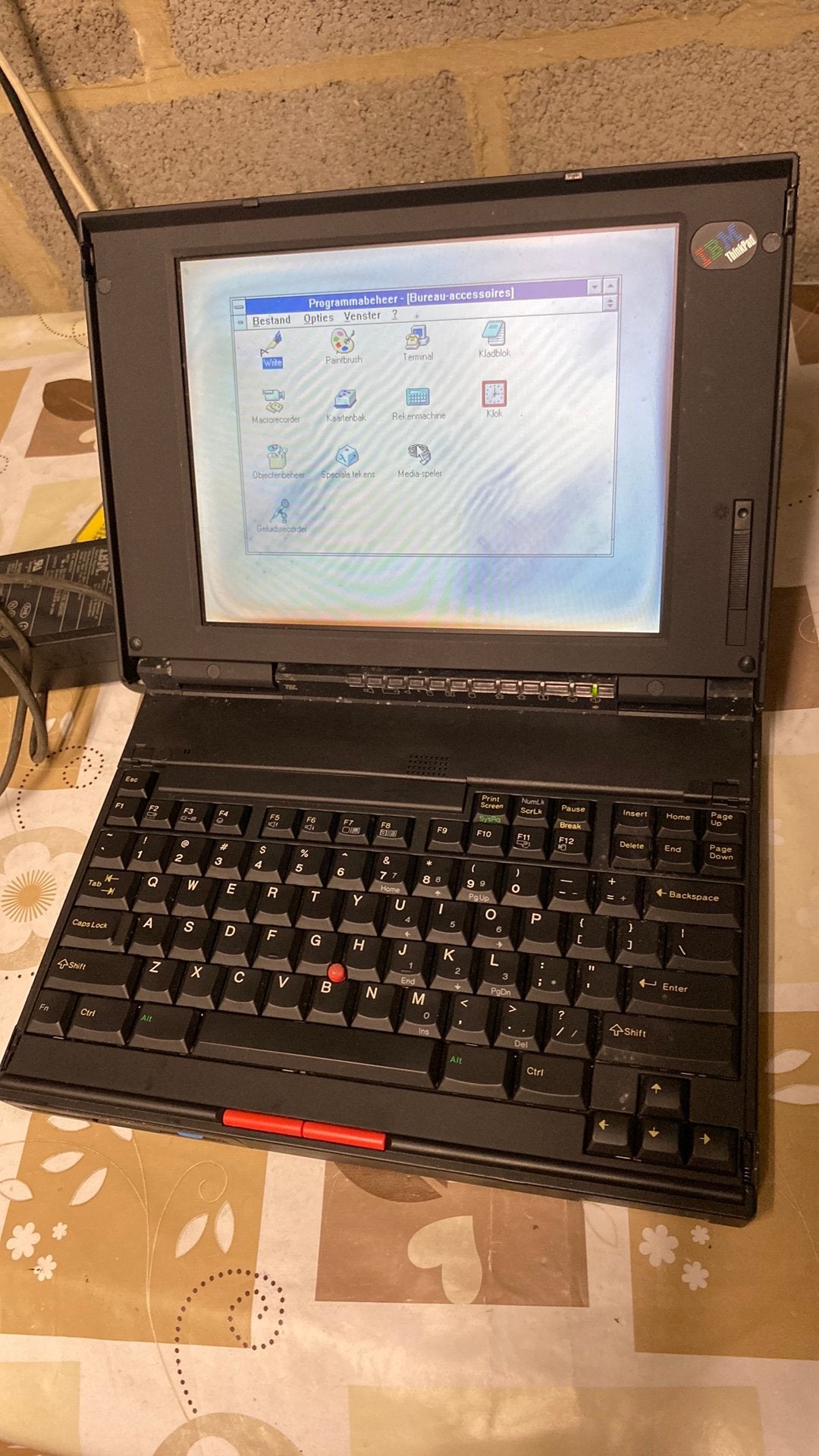 Vintage laptop ibm type 9545 werkend, Computers en Software, Vintage Computers, Ophalen