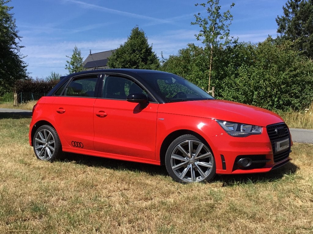 Audi A1 Sportback 1.2 benzine /S-line /4 nieuwe banden, Auto's, Voorwielaandrijving, Euro 5, Stof, A1