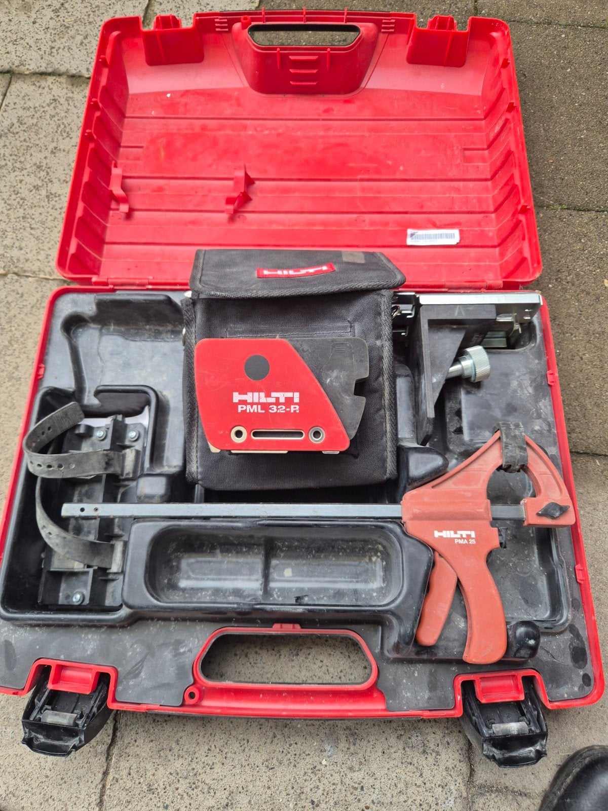 hilti kruislazer, Enlèvement, Hilti