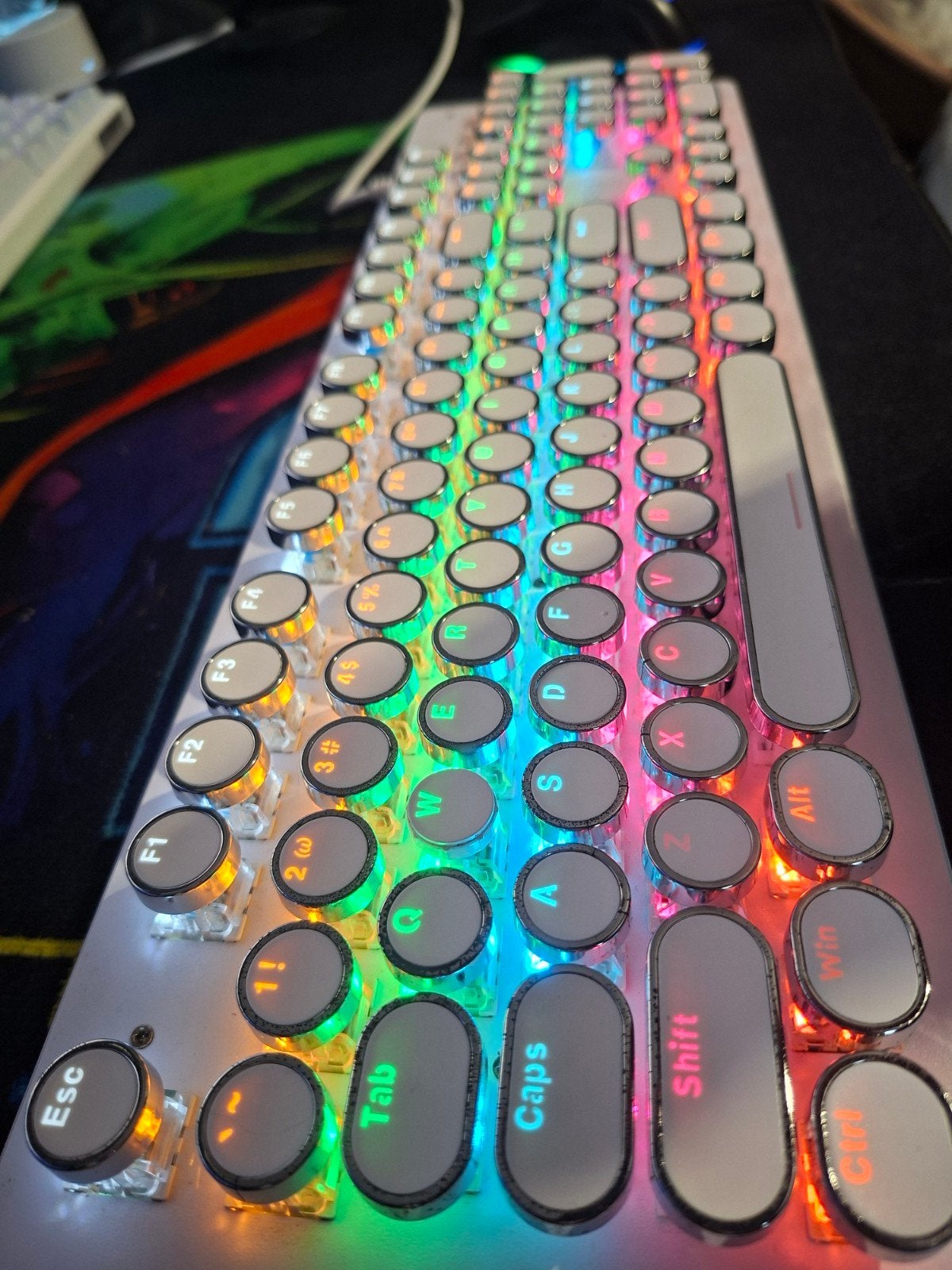 Retro Mechanisch Toetsenbord met RGB-verlichting (Typewriter, Informatique & Logiciels, Claviers, Enlèvement