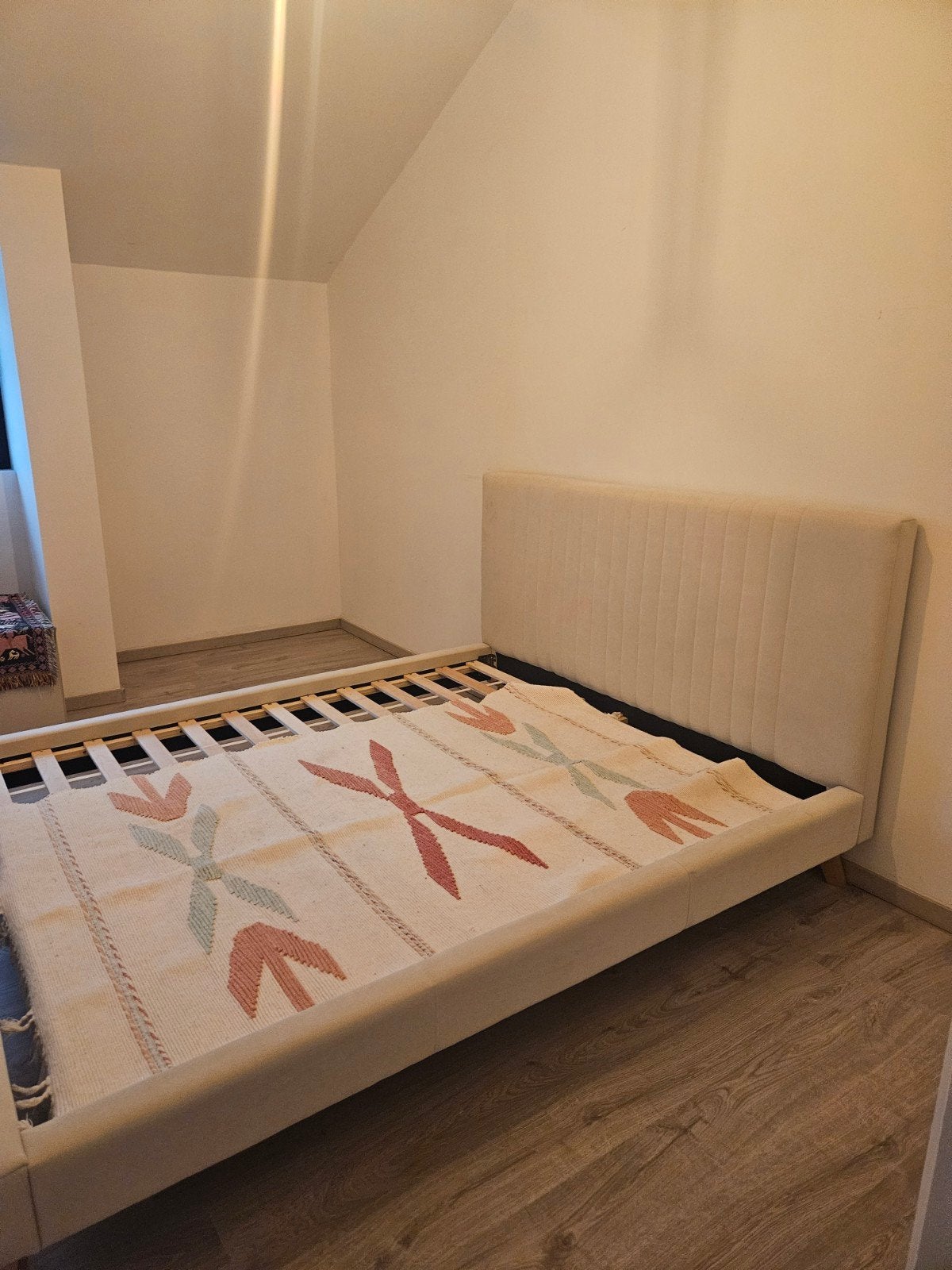 Beliani Bed chenille beige 160 x 200 cm TALENCE, Huis en Inrichting, Ophalen, Beige, 200 cm