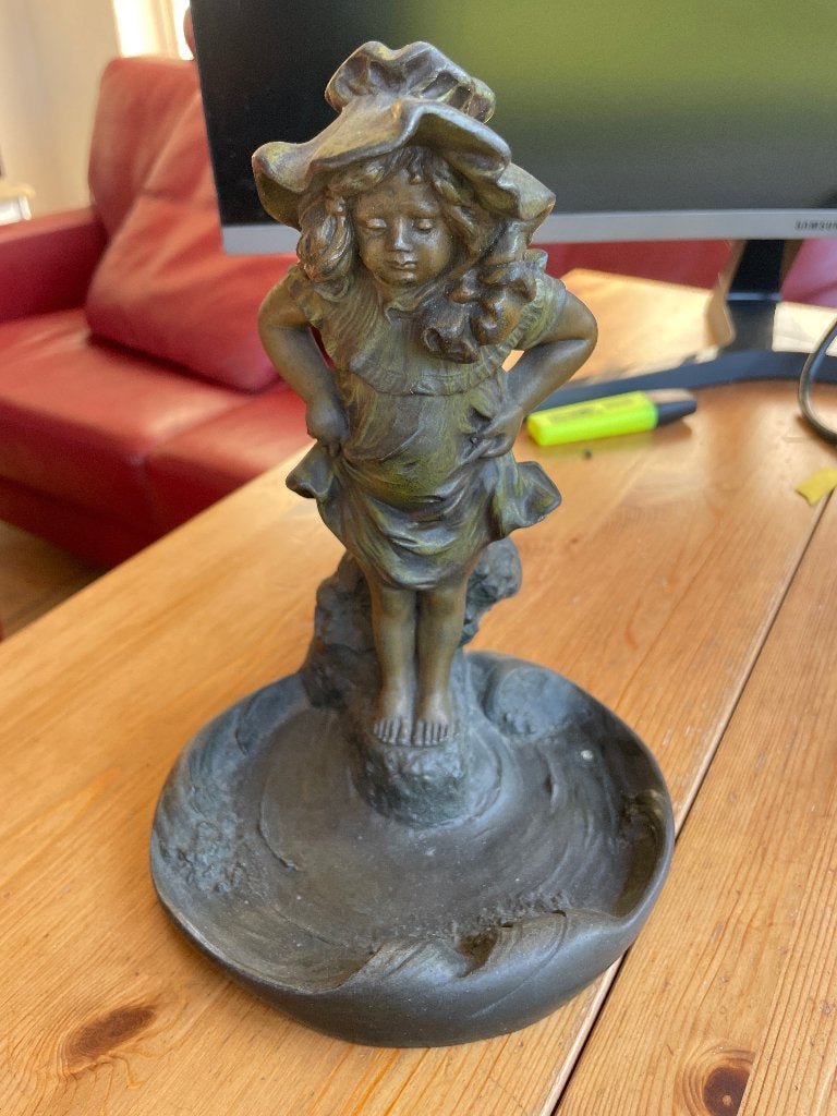 Bronzen beeldje meisje aan vijver, Antiek en Kunst, Antiek | Brons en Koper, Ophalen, Brons