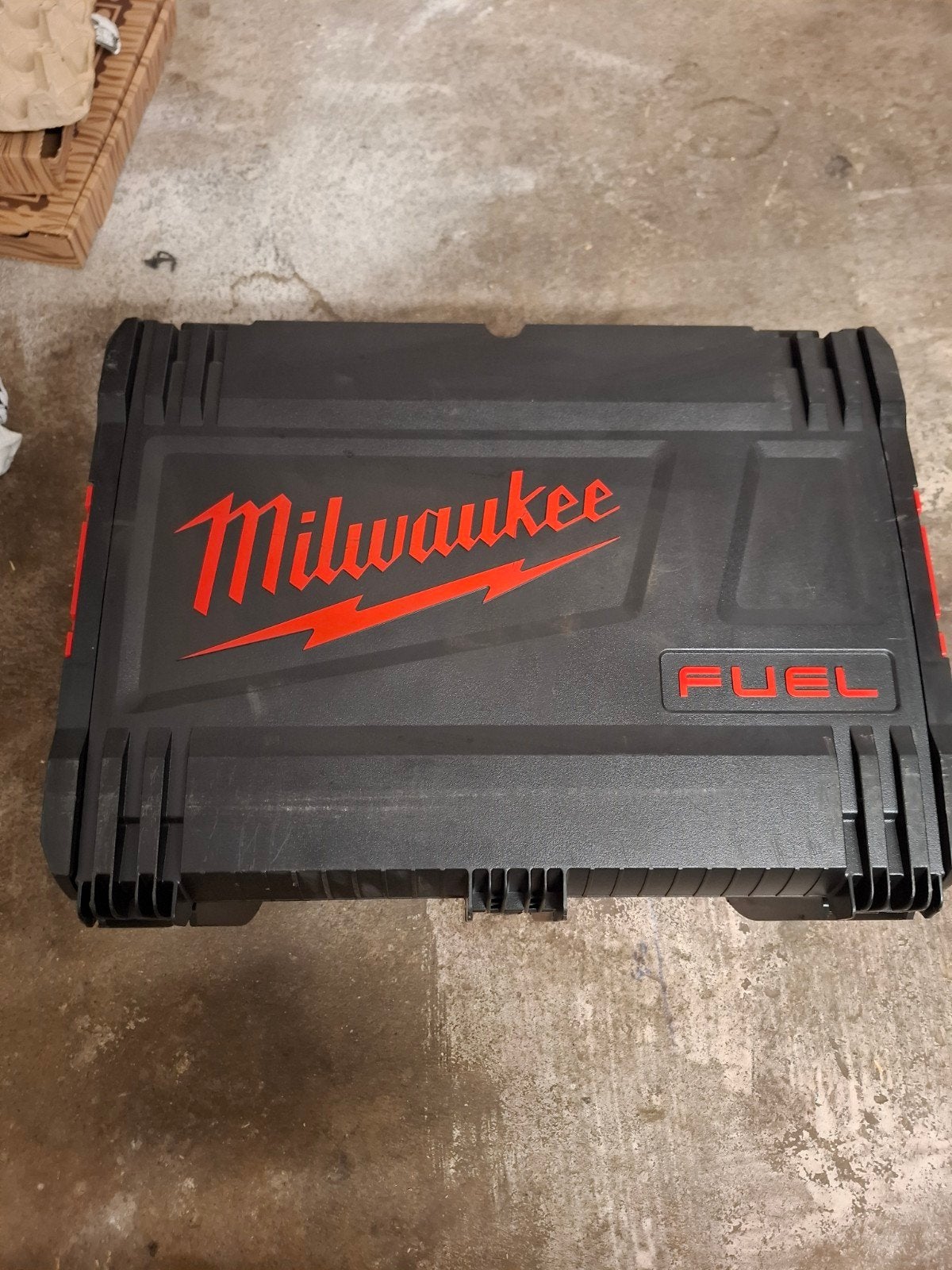 boite outils vide milwaukee 30€, Bricolage & Construction, Enlèvement