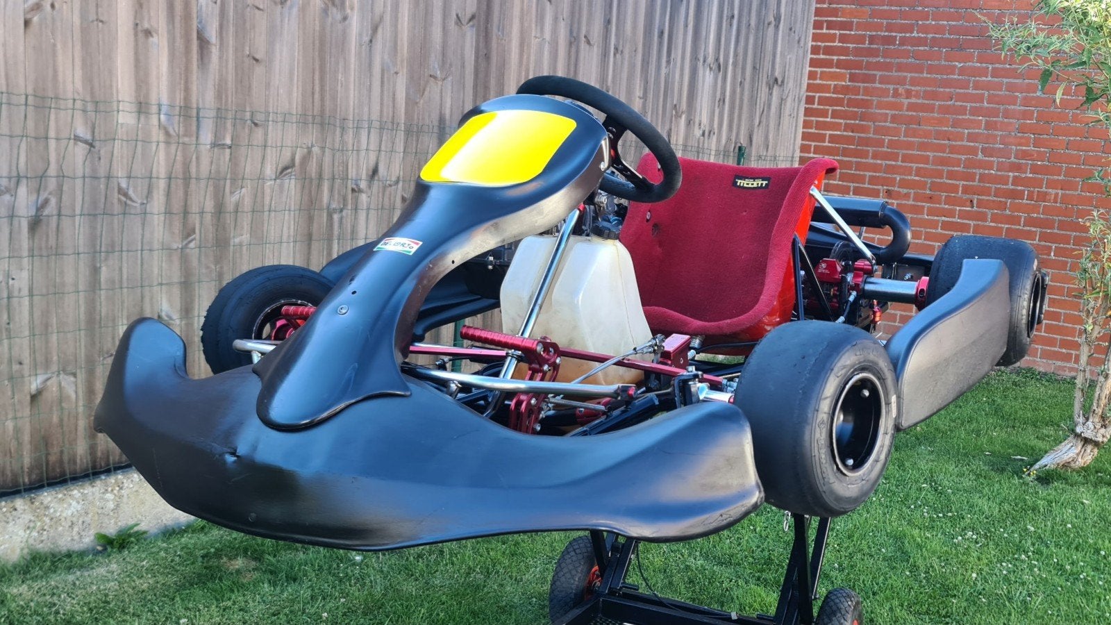 Kart avec moteur Protax 125cc senior. Châssis Simons
Viens e, Enlèvement, Kart