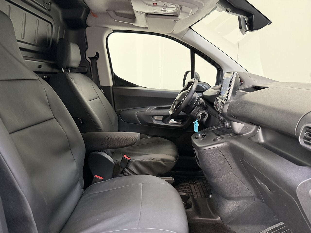Peugeot Partner 1.5d Lichte Vracht Autom. 2PL - Airco - GPS, Euro 6, 0 kg, Wit, https://public.car-pass.be/vhr/637a0adb-1a00-4fbe-9bdb-189595d7f3d7