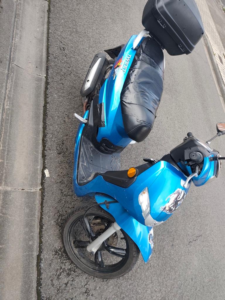 Peugeot tweet classe a, Vélos & Vélomoteurs, Scooters | Peugeot, Enlèvement