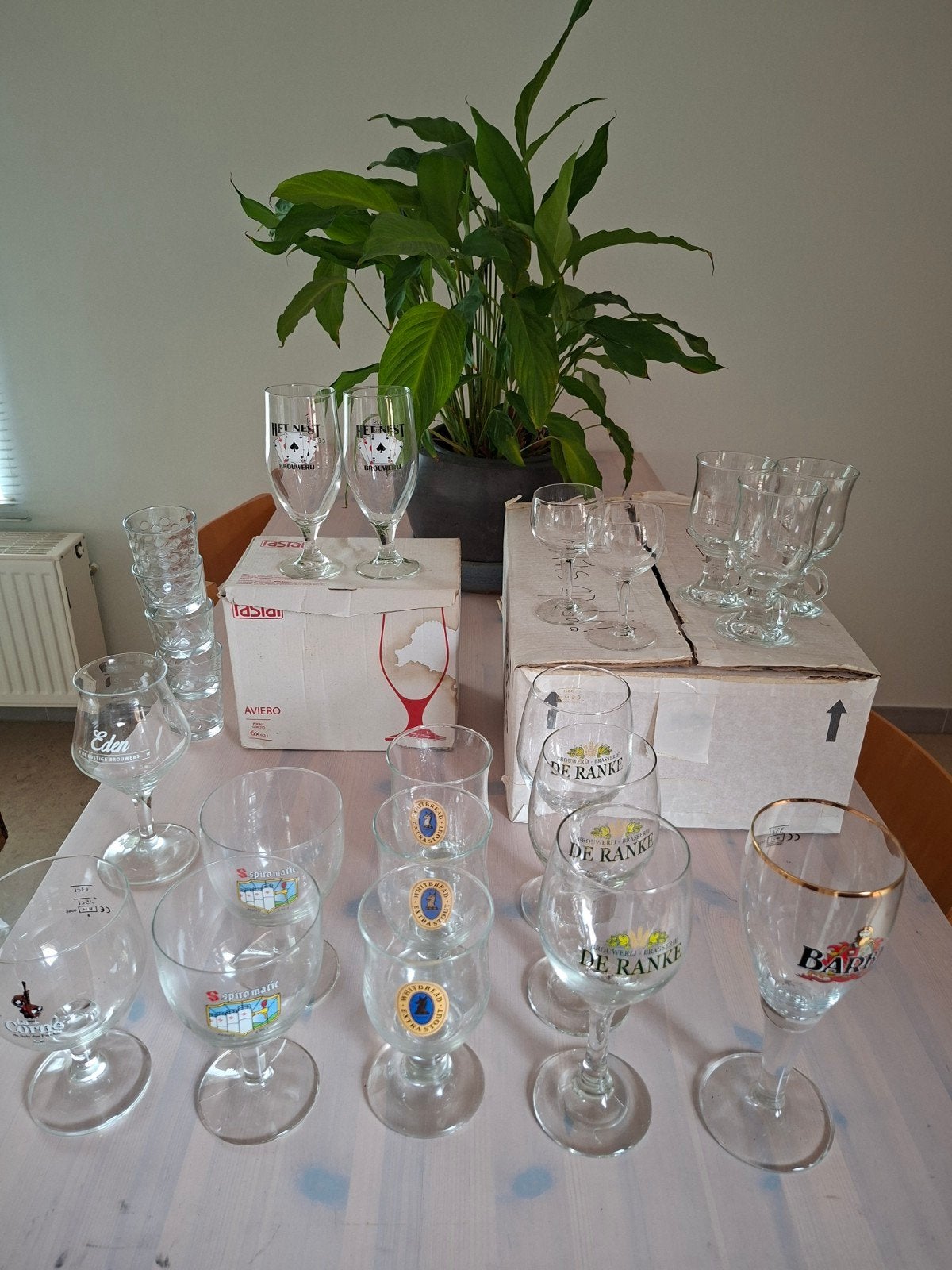 diverse bierglazen en 15 wijnglazen, Ophalen