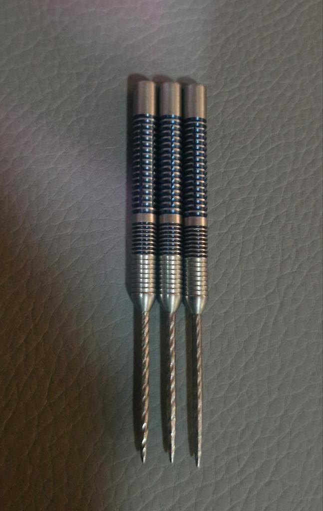 0ne80 darts, Sport en Fitness, Darts, Ophalen, Zo goed als nieuw, Pijlen