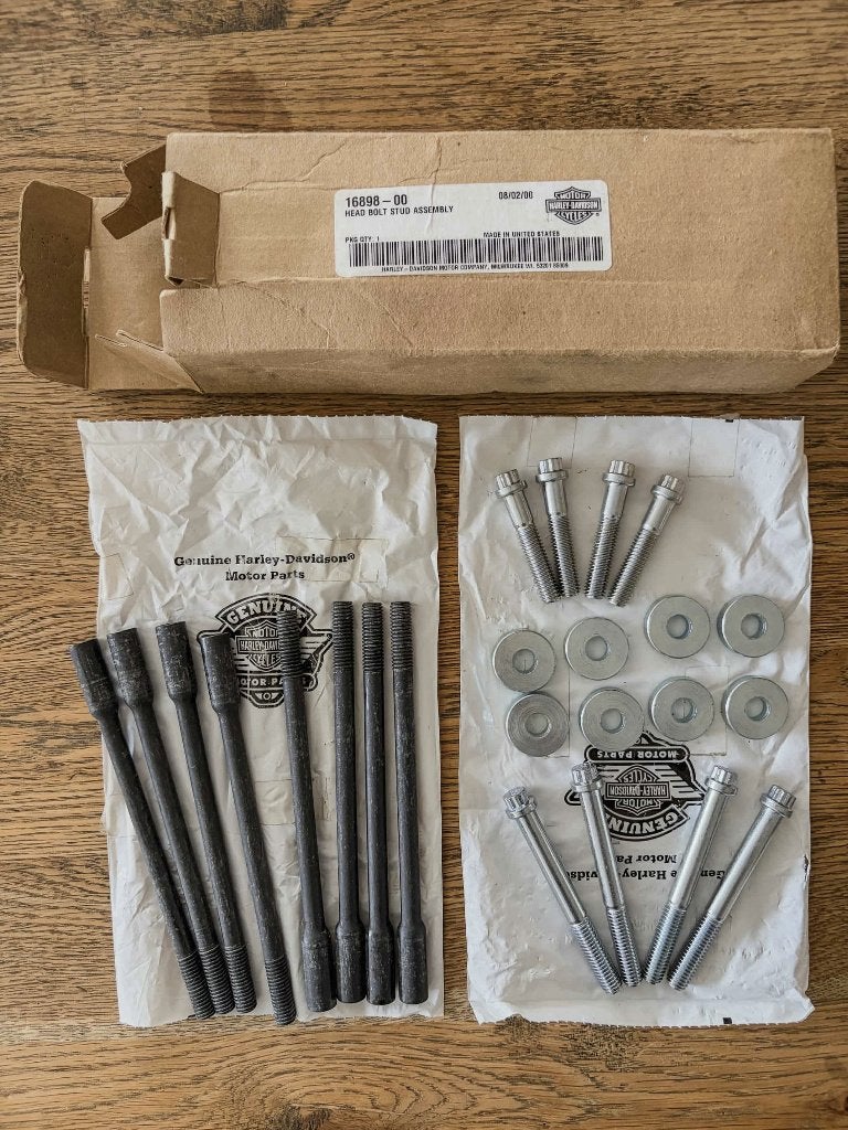 16898-00 HARLEY-DAVIDSON EVO HEAD BOLT STUD ASSEMBLY NOS, Enlèvement ou Envoi, Neuf