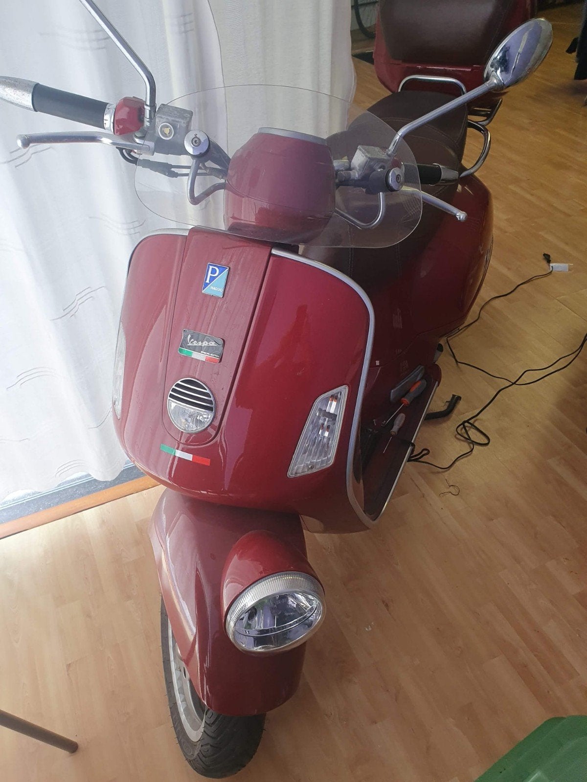 Vespa piago 250 cc ie, Motos, Motos | Piaggio, Particulier, Scooter, 12 à 35 kW, 1 cylindre, Permis Moto A2 minimum, Automatique