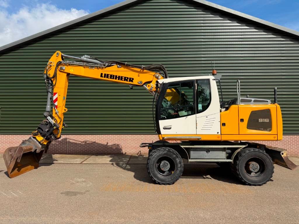 Liebherr A 916 Litronic, Articles professionnels, Excavatrice