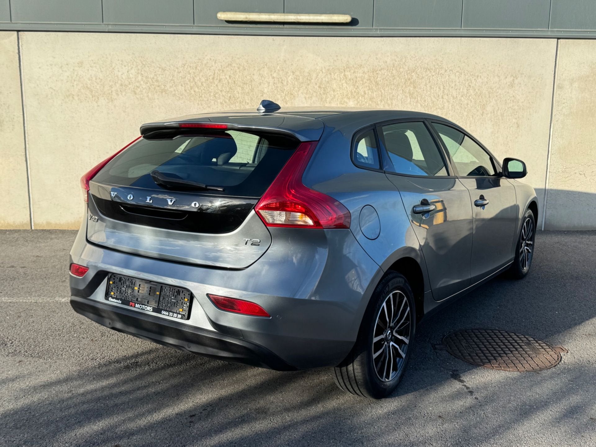 Volvo V40 2.0 T2 - 2019 - 103.dkm - garantie - airco, Auto's, Monovolume, Gebruikt, Euro 6, 1969 cc