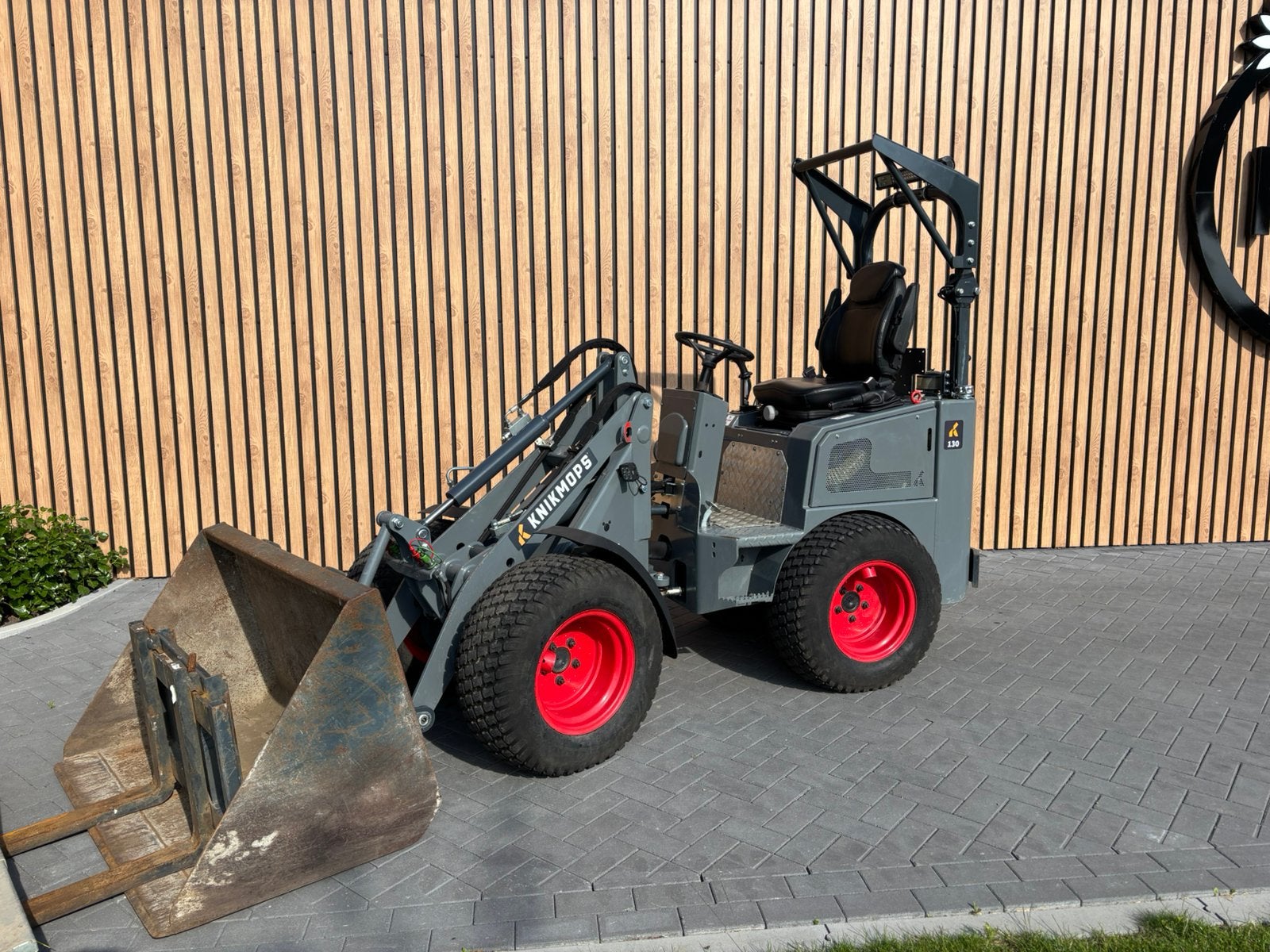 Knikmops 130 432uur (bj2022), Enlèvement