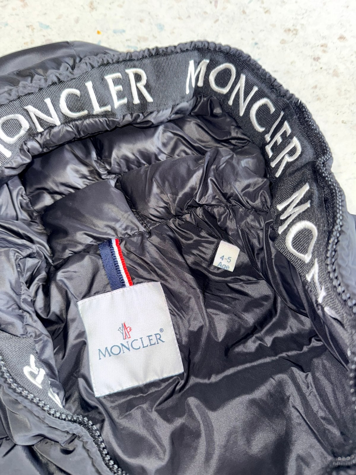 Doudoune Moncler Enfant originale – Taille 4/5 ans, Enlèvement ou Envoi, Comme neuf, Garçon ou Fille, Manteau