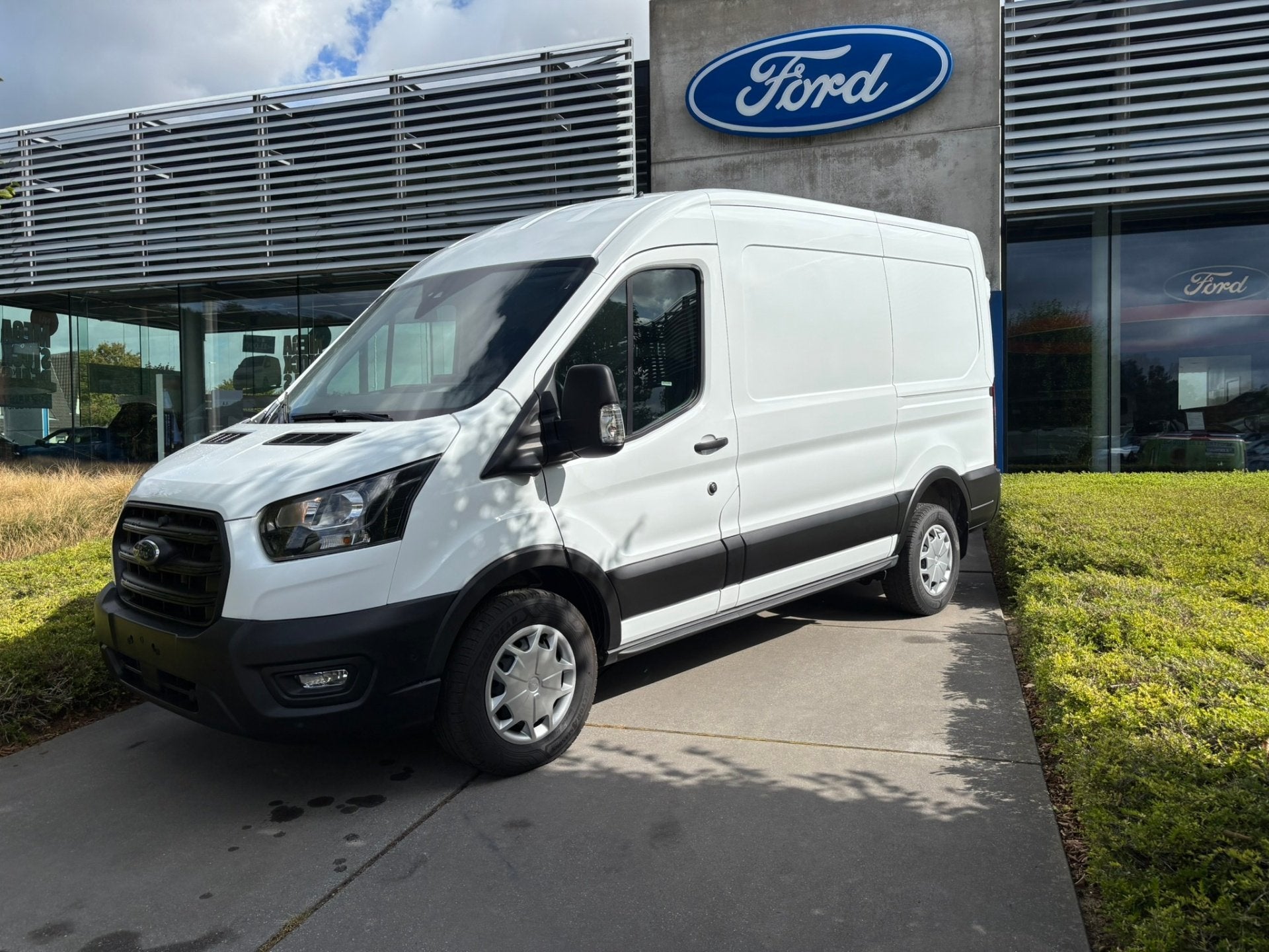 Ford Transit 330M L2H2 130PK (bj 2024), Stof, Overige kleuren, 2500 kg, 131 pk