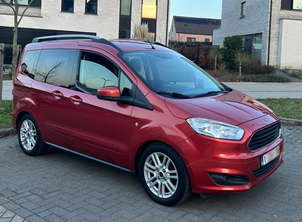 2015 Ford Tourneo Courier Benzine Euro 6B, Auto's, Ford, Voorwielaandrijving, Stof, Euro 6, Lichtsensor