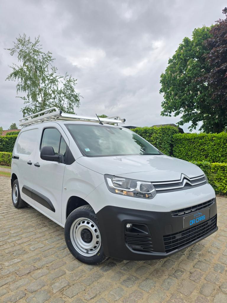 CITROËN BERLINGO LICHTEVRACHT-NAVI-PDC-CRUIS-TREKHAAK/DAKREK, Voorwielaandrijving, 4 deurs, Euro 6, 4 cilinders