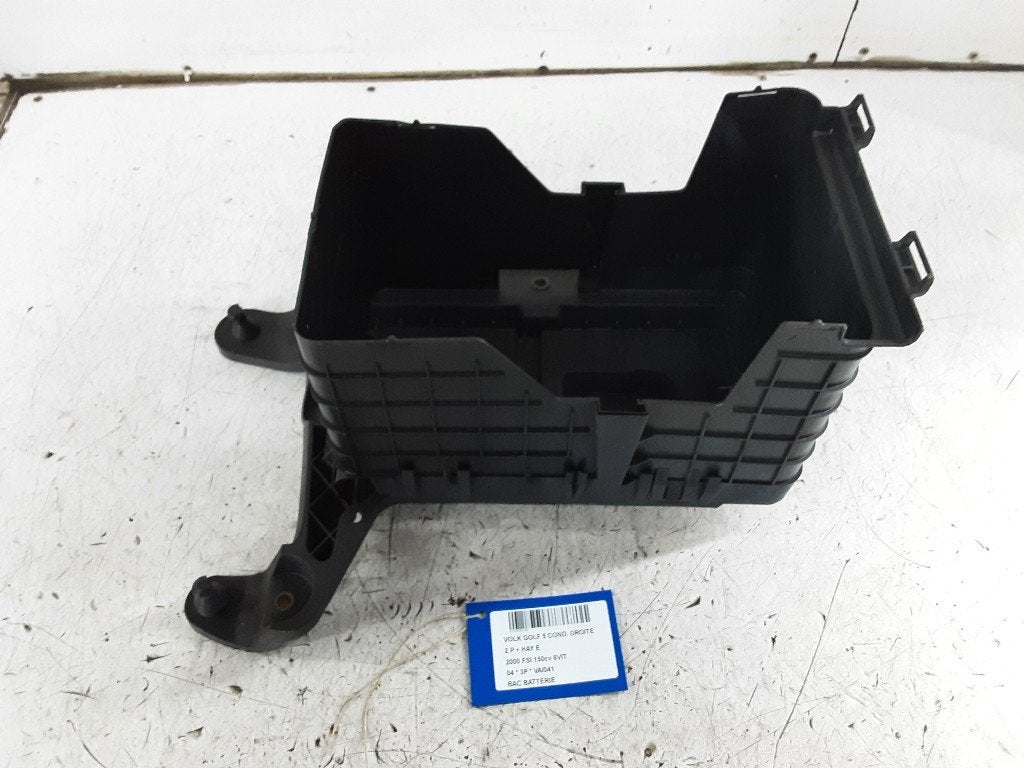 BAC A BATTERIE Volkswagen Golf V (1K1) (1K0915333C), Autos : Pièces & Accessoires, Volkswagen, Mevr. I. Hauben, Utilisé, Rue de l'Espoir 34 34
4030  GRIVEGNÉE, BE