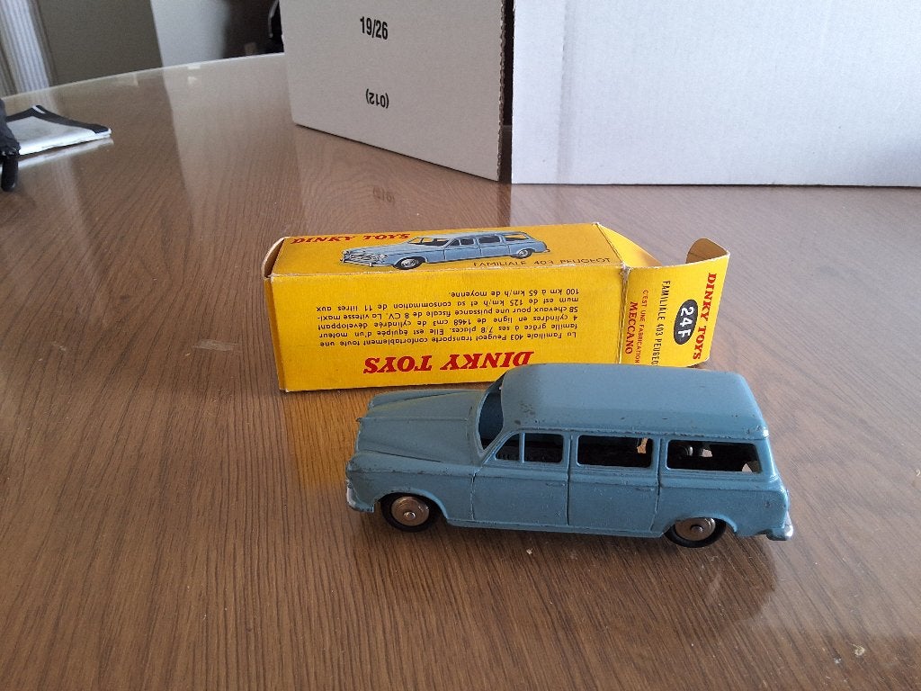 dinky-toys Peugeot 403 24V, Enlèvement ou Envoi, Comme neuf, Voiture, Dinky Toys
