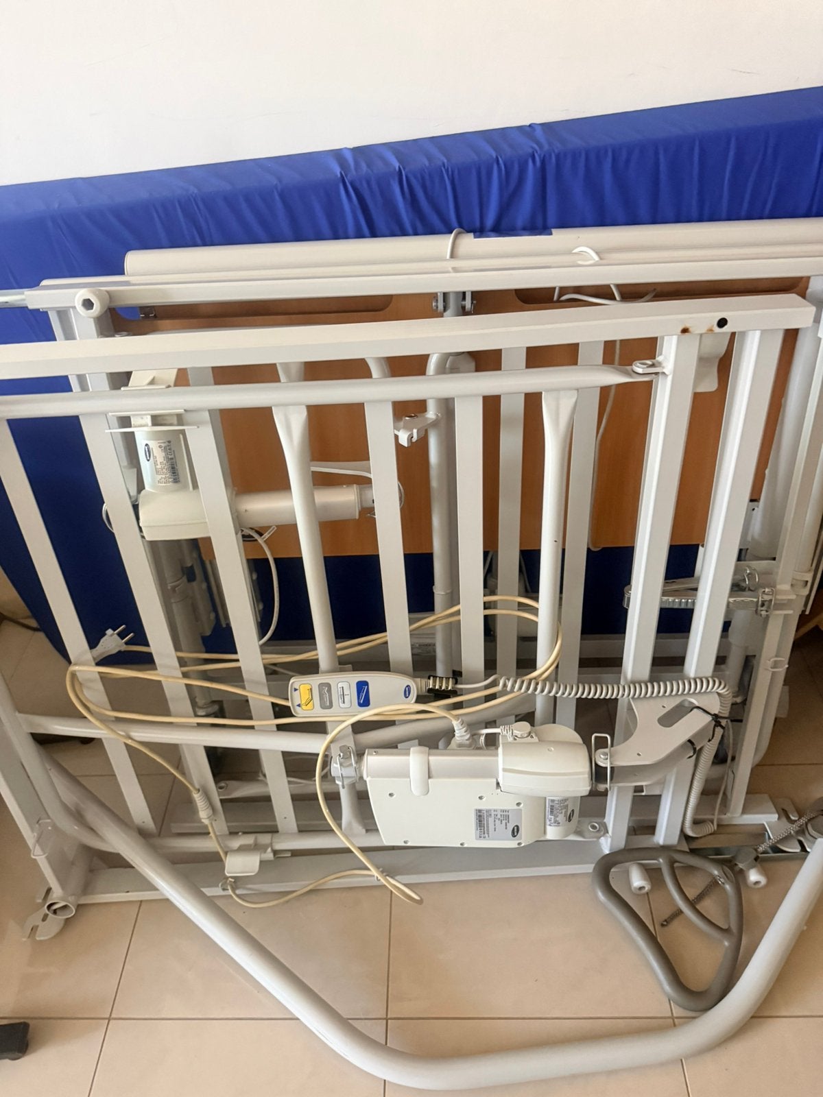 Lit médicalisé avec matelas neuf, Divers, Matériel Infirmier, Comme neuf, Enlèvement