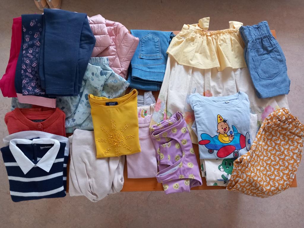 Meisjeskleding pakket  maat 104, Ophalen