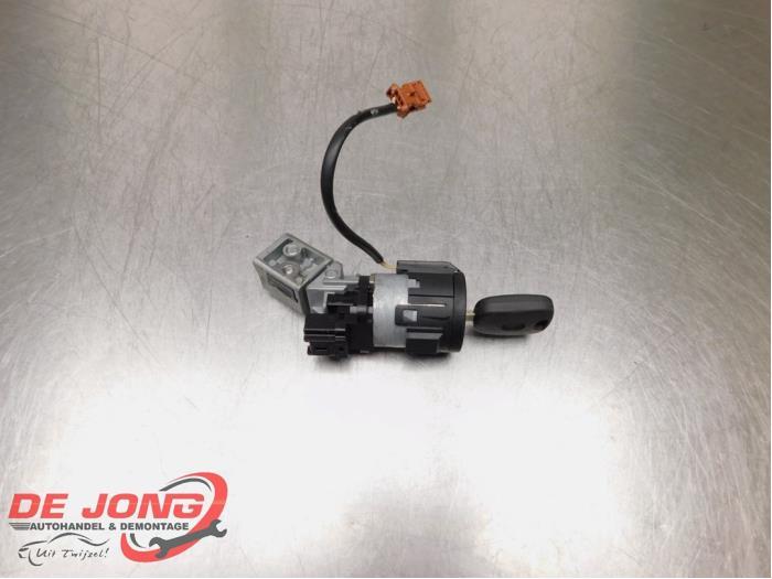 Serrure de contact + clé d'un Peugeot 207, Autos : Pièces & Accessoires, Autres pièces automobiles, Peugeot, Utilisé, 3 mois de garantie