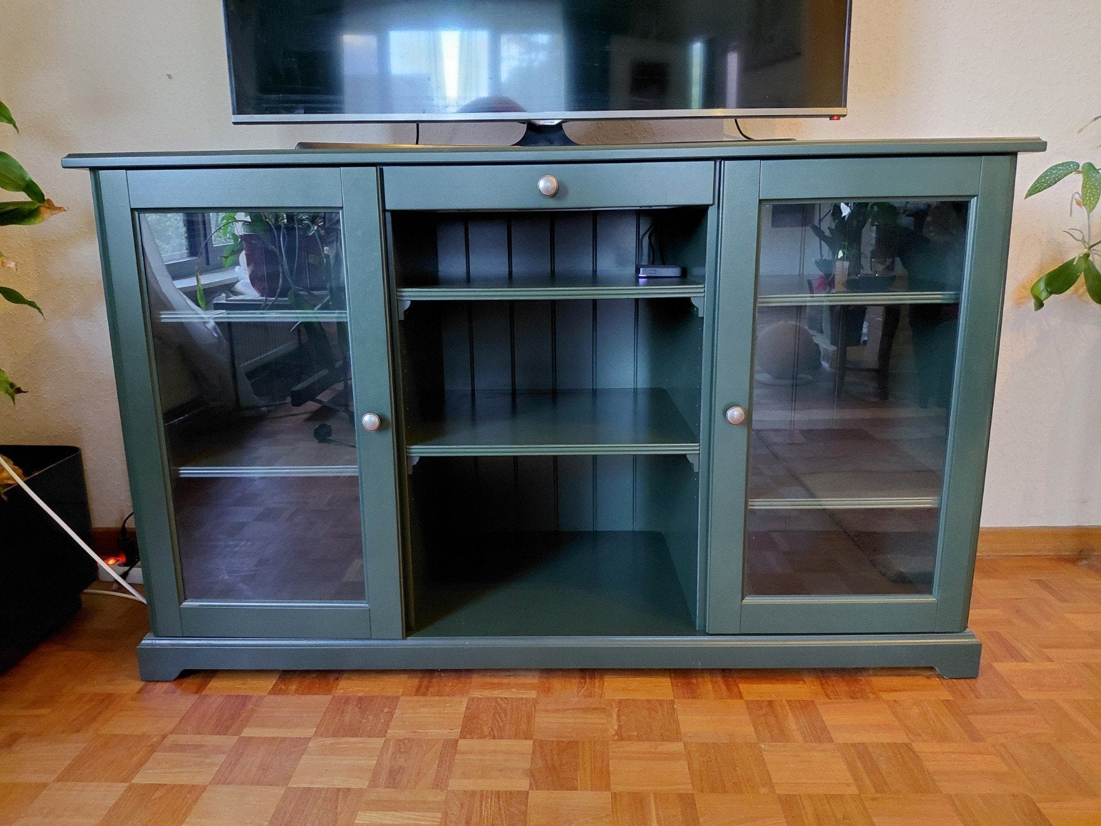 IKEA LIATORP buffetkast / tv-kast – donker groen, Huis en Inrichting, Ophalen, Gebruikt, 100 tot 150 cm, Met lade(s)