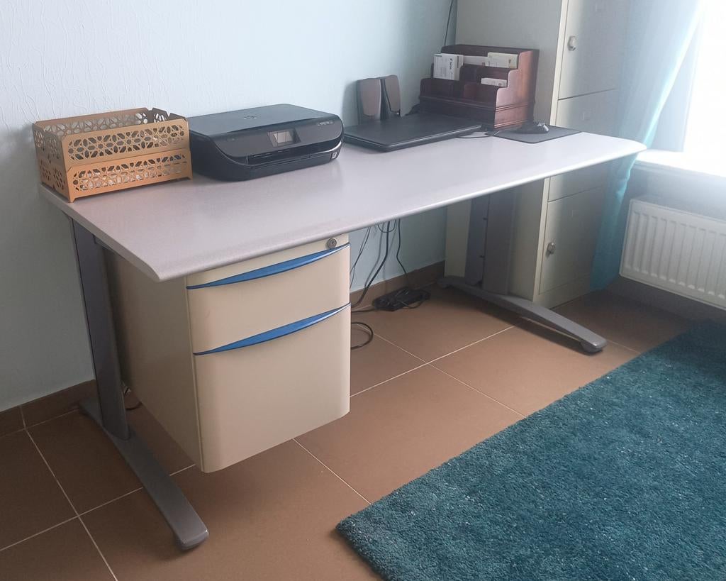 Ruim bureaumeubel mooie staat, Huis en Inrichting, Bureaus, Ophalen, Blauw
