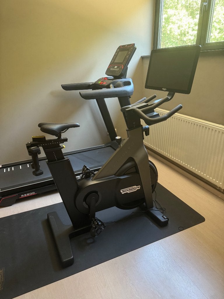 Technogym Indoor Bike (Nieuwprijs €4.850), Sport en Fitness, Ophalen, Nieuw, Hometrainer