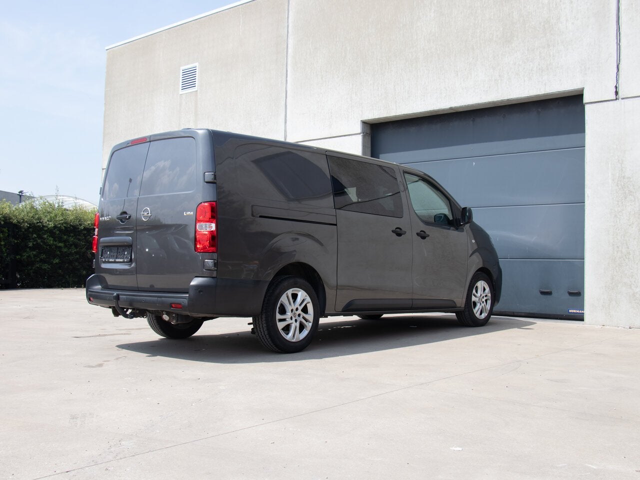 Opel Vivaro DC 5 ZIT 2.0 AUTOMAAT 122PK CAMERA|NAVI|TREKHAAK, Autos, Camionnettes & Utilitaires, Argent ou Gris, Achat, Euro 6