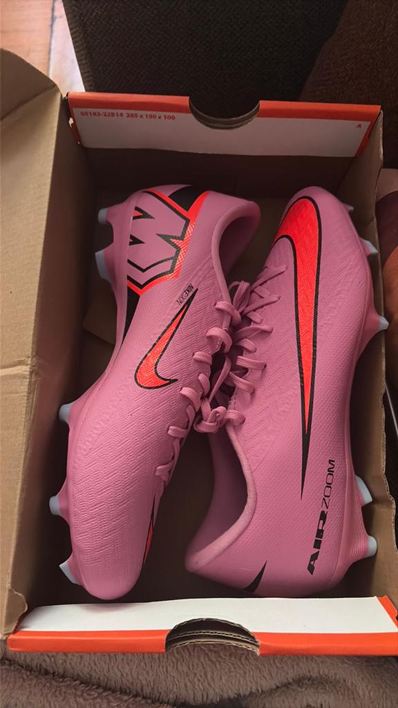 Crampon mercurial, Sport en Fitness, Voetbal, Ophalen of Verzenden, Nieuw, Schoenen