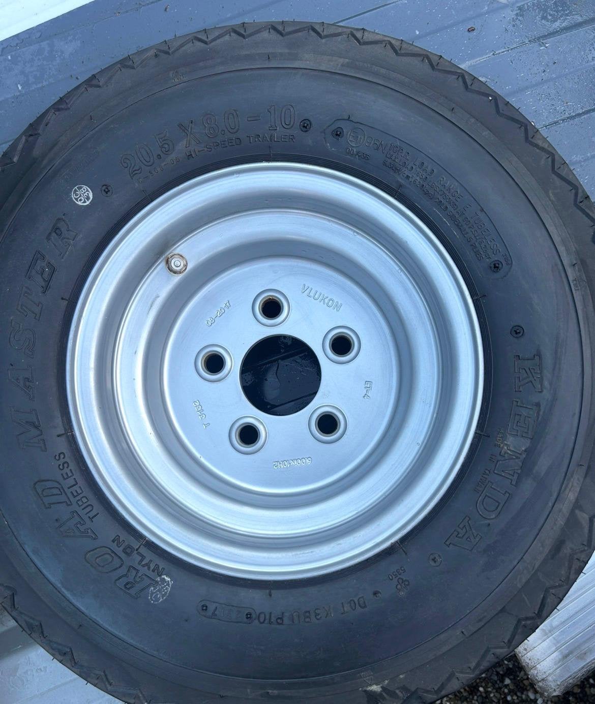 Banden voor autotransporter op velg 20.5x8.0-10, Auto diversen, Aanhangwagen-onderdelen, Ophalen, Zo goed als nieuw
