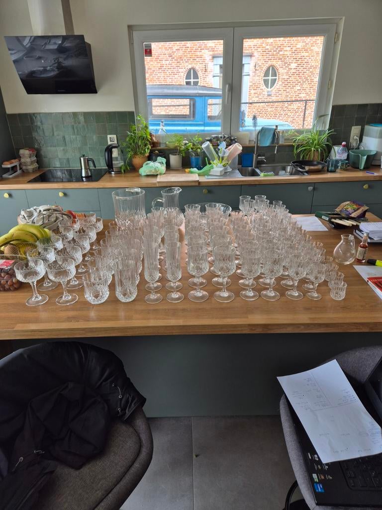 Lot de verres en cristal taillé vintage – service complet –, Articles professionnels, Décoration