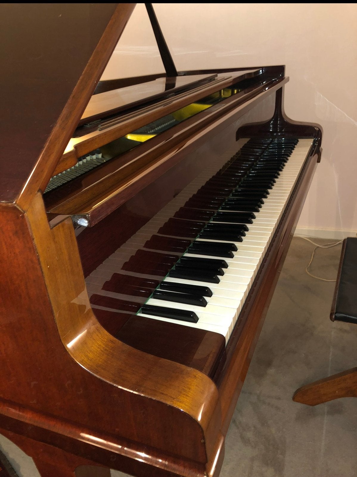 Piano à queue AUGUST FÖRSTER – Belle finition bois –, Musique & Instruments, Enlèvement, Comme neuf, Piano