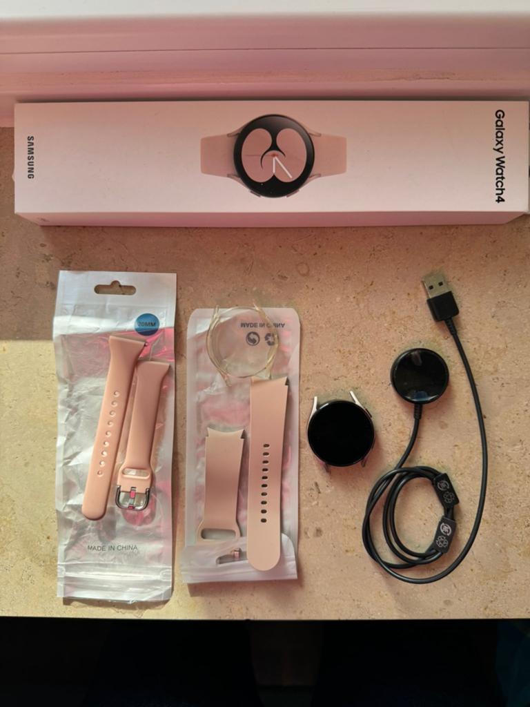 Samsung Galaxy Watch 4 - 40mm Pink Gold (Krasvrij + Accessoi, Ophalen, Conditie, Zo goed als nieuw, Samsung Galaxy Watch 4 40Mm
