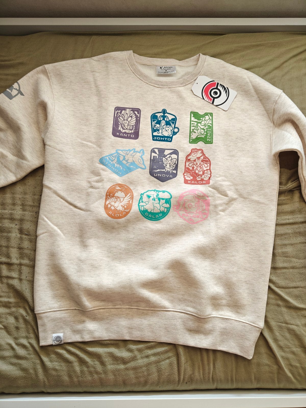 Limited Edition Pokemon 30 year collection tr, Kinderen en Baby's, Kinderkleding | Maat 176, Pokemon, Jongen of Meisje, Trui of Vest