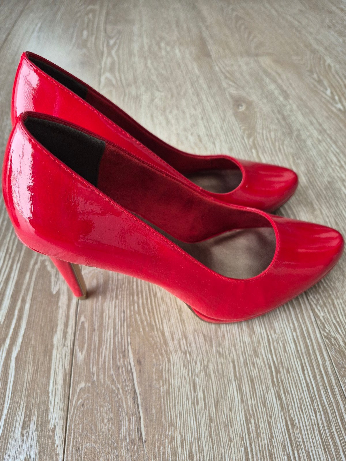 Rode pumps van Tamaris maat 39, Tamaris, Pumps, Nieuw, Ophalen of Verzenden