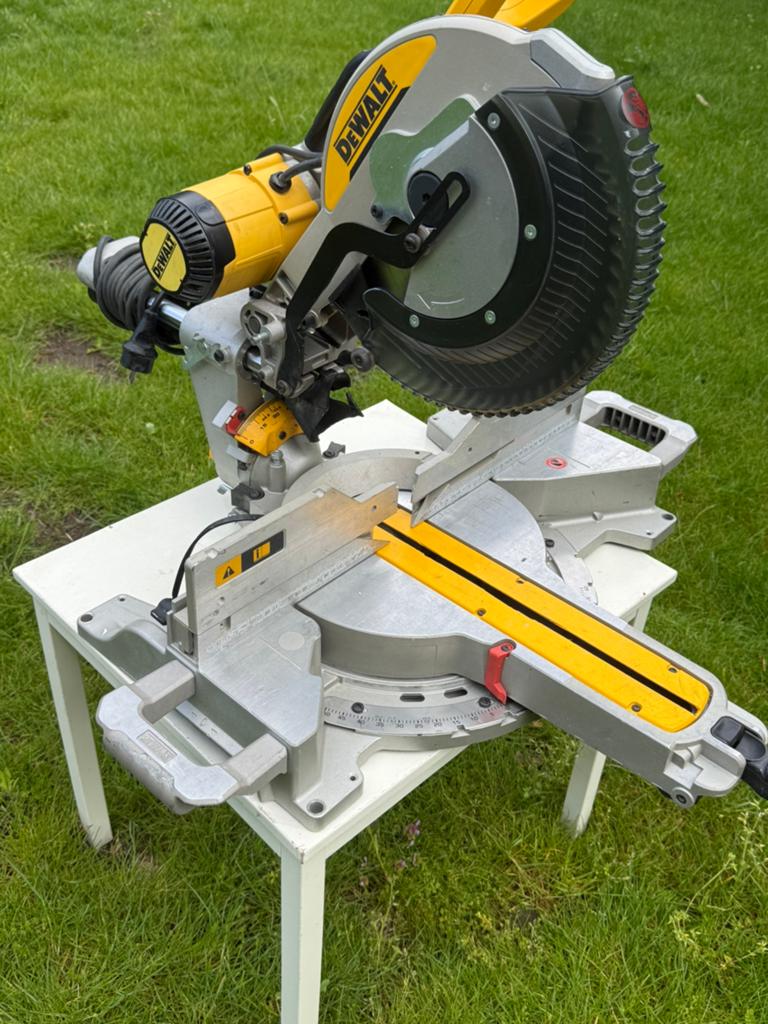 Dewalt DWS780 QS XPS, Doe-het-zelf en Bouw, Gereedschap | Zaagmachines, Zo goed als nieuw, Afkortzaag, Ophalen