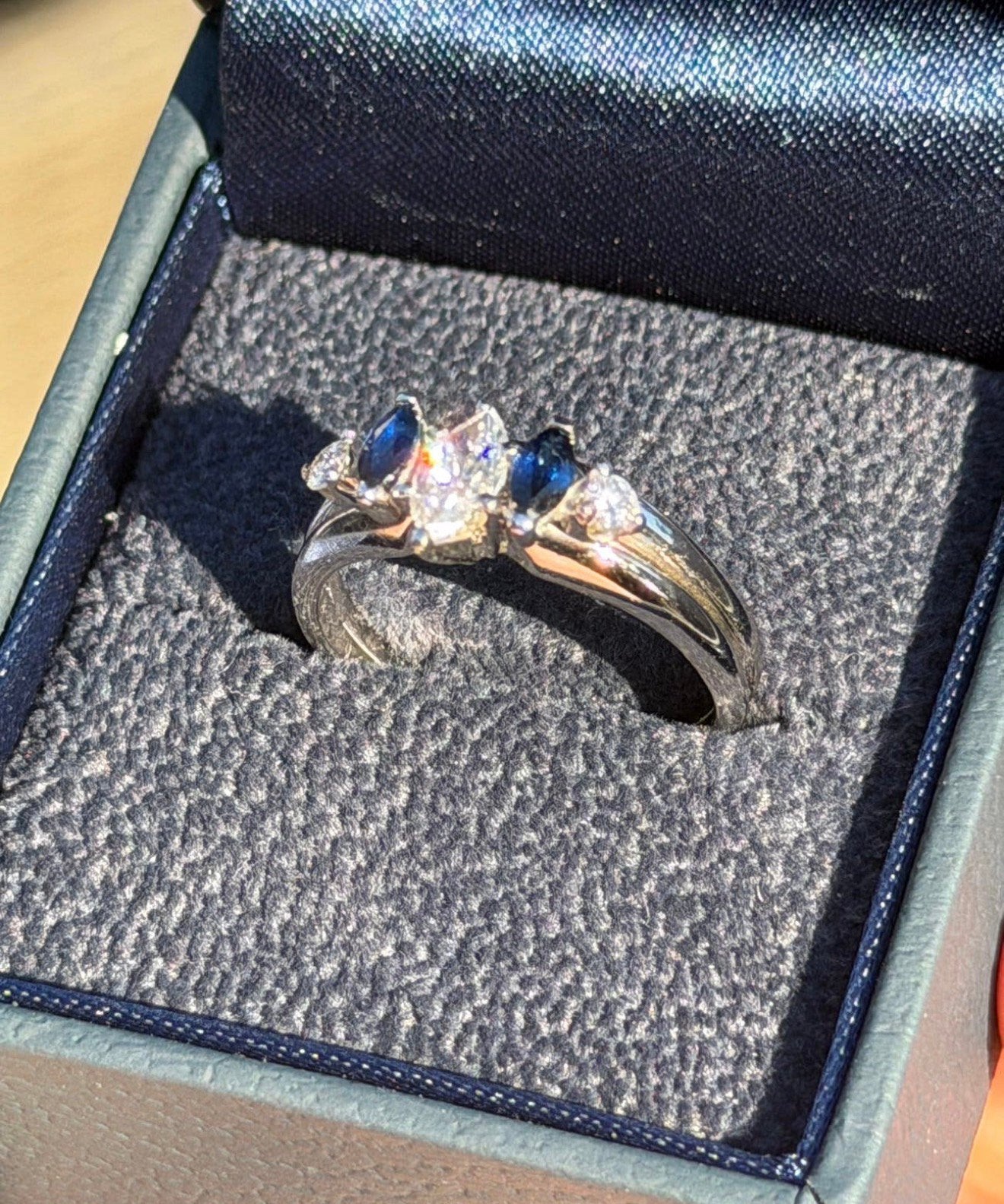 Gouden ring met natuurlijke diamant/ saffier met certificaat, Nieuw, Ophalen of Verzenden, 17 tot 18, Met edelsteen