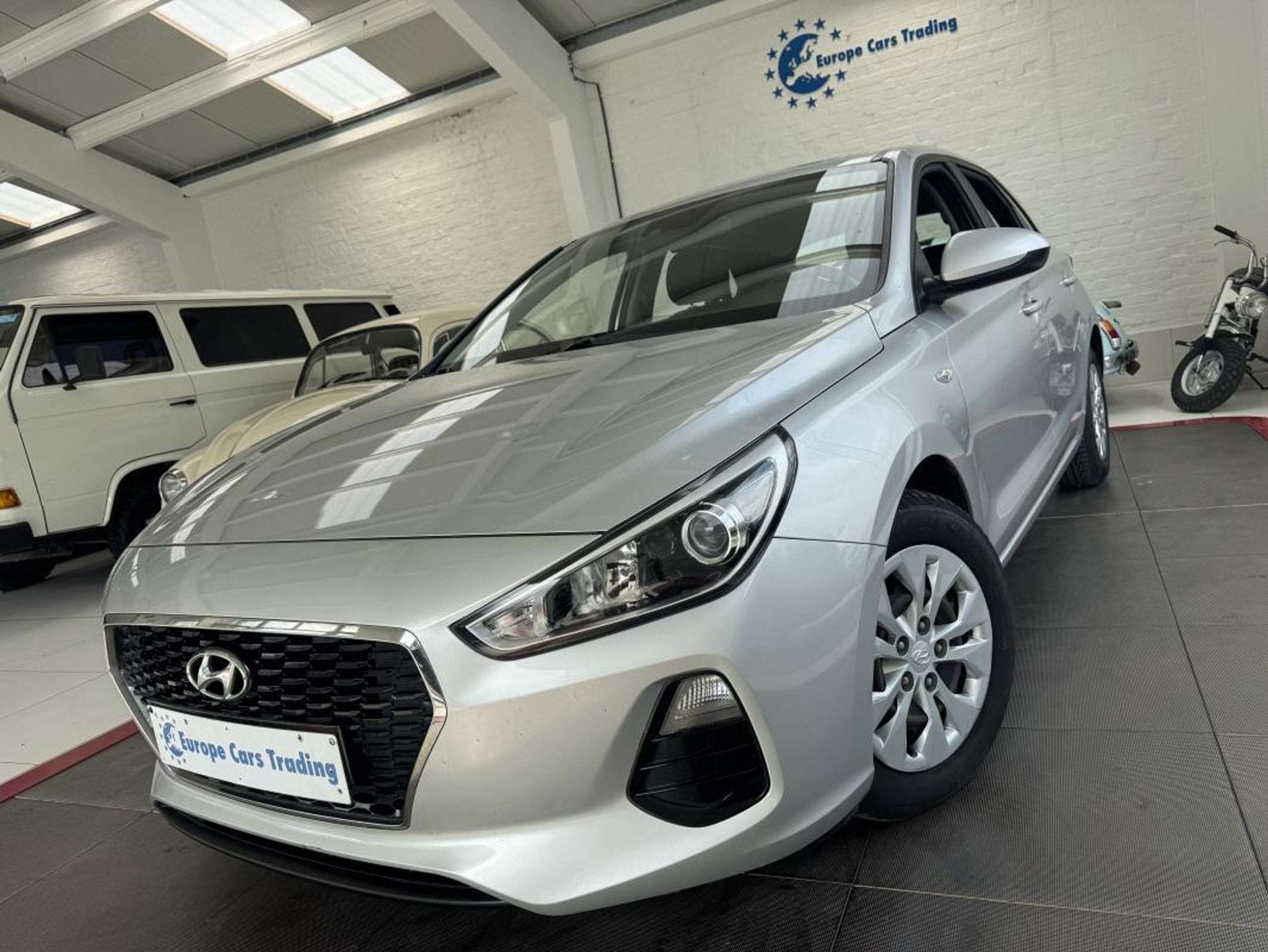 Hyundai i30 1.6CRDI 95CH ENTRETIEN COMPLET HYUNDAI CLIM GAR, Stof, Gebruikt, 95 pk, Bedrijf