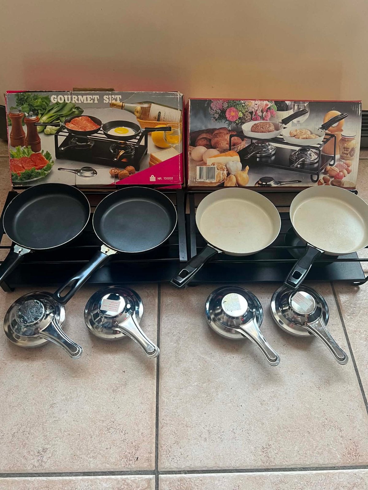 2 coffrets gourmands, Electroménager, Appareils à gourmet, Comme neuf, Enlèvement ou Envoi